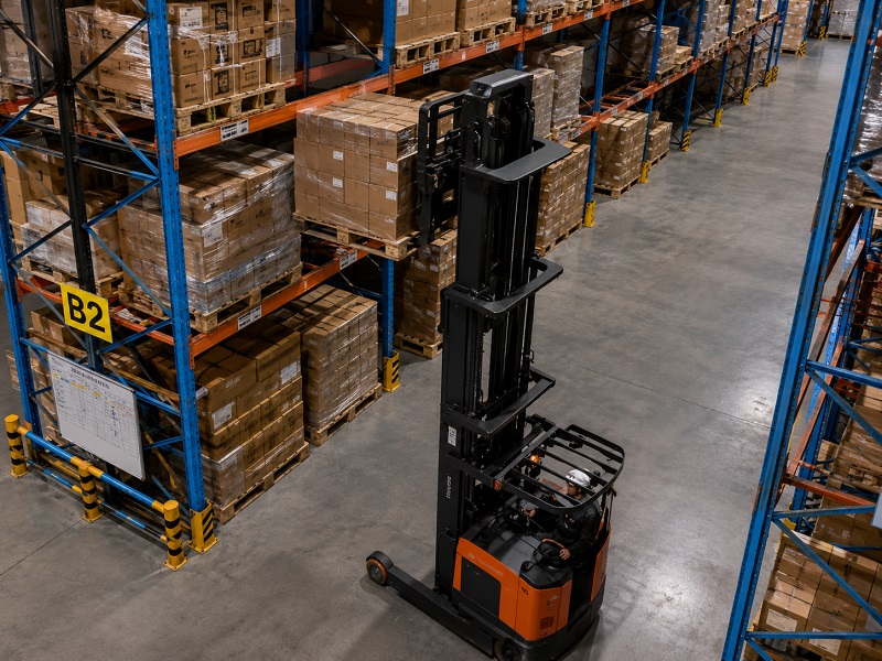 Forklift Toyota untuk Industri Logistik & Pergudangan