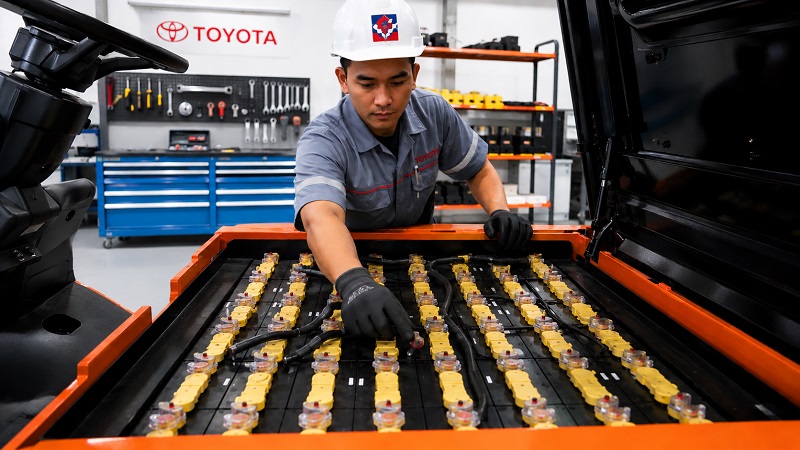 Cara Merawat Baterai Forklift Toyota Electric