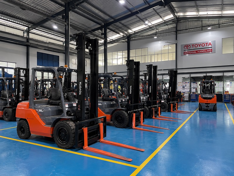 Forklift Toyota Surabaya: Solusi Material Handling Industri